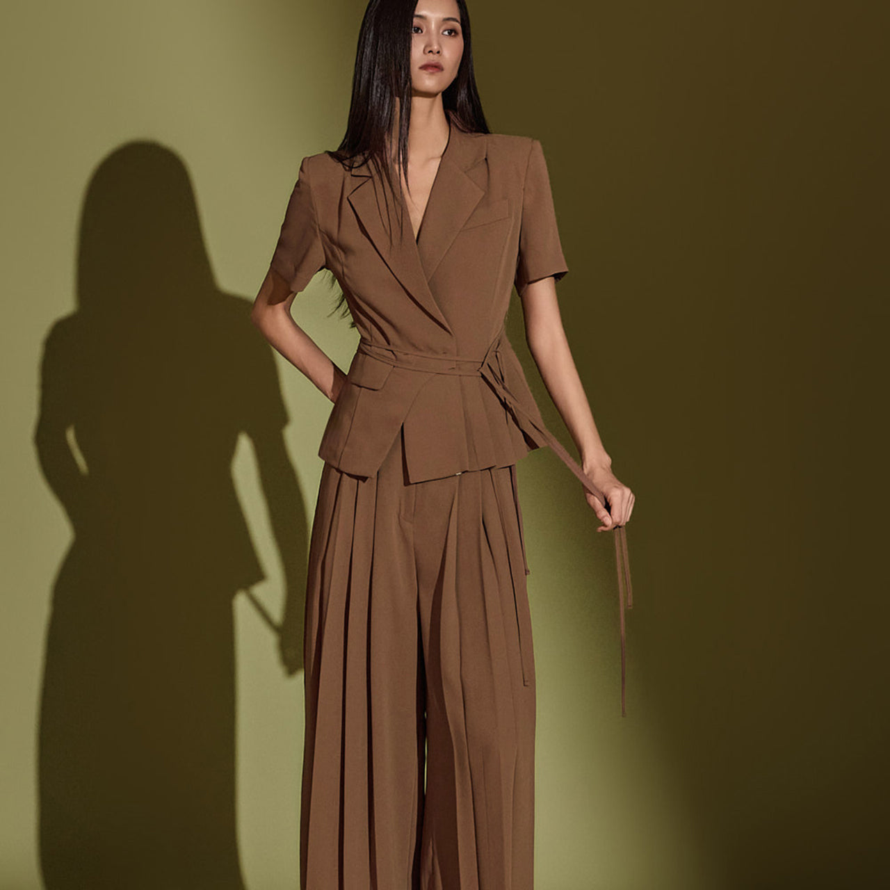 J2314 带肩带夹克