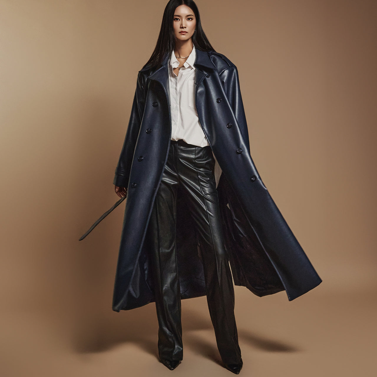 J2413 带腰带皮革风衣