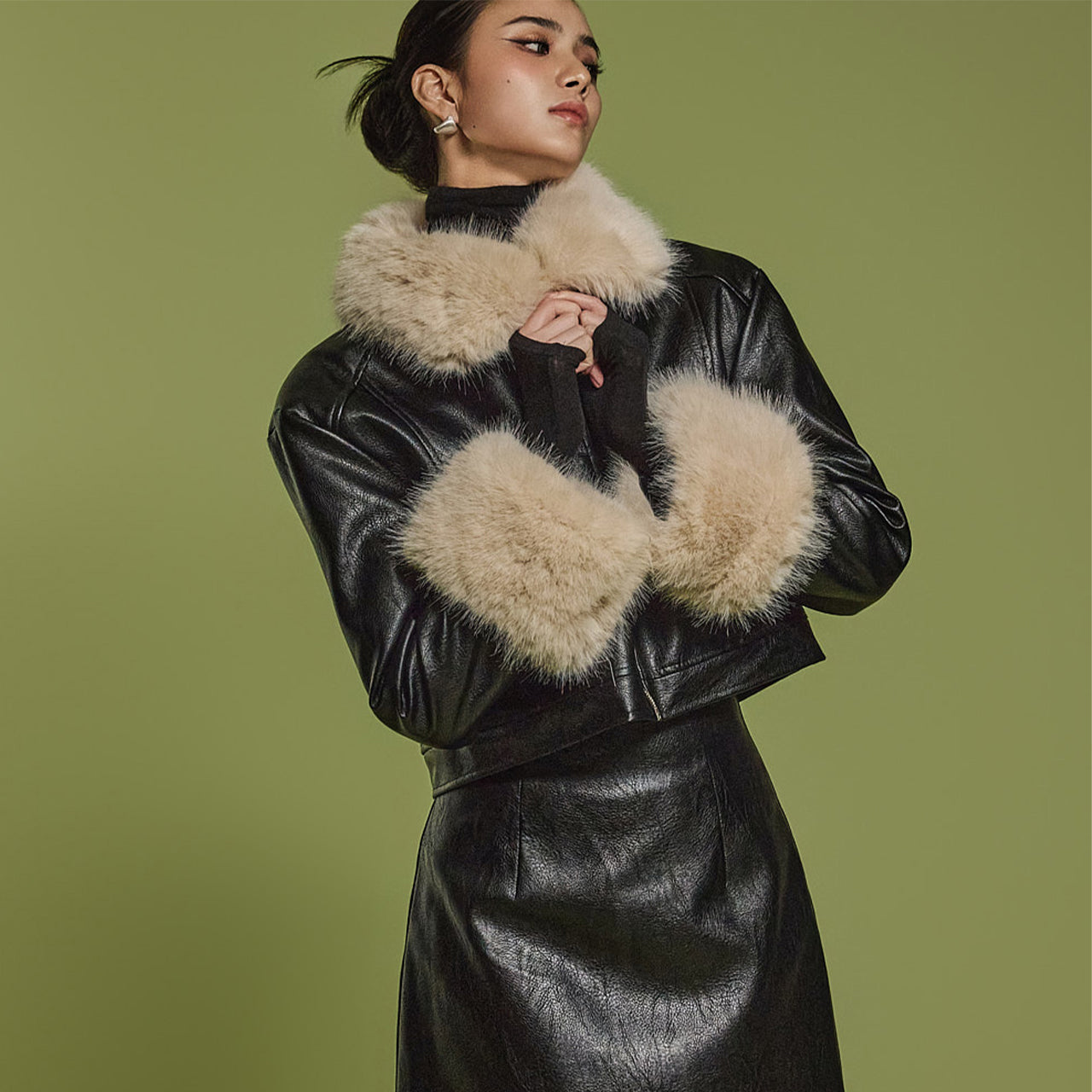 J2468 レザークロップドジャケット*ファー取り外し可能*