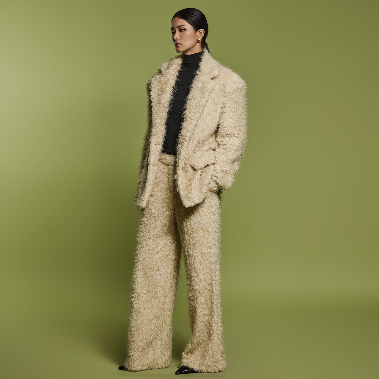 P3324 フェイクファーパンツ