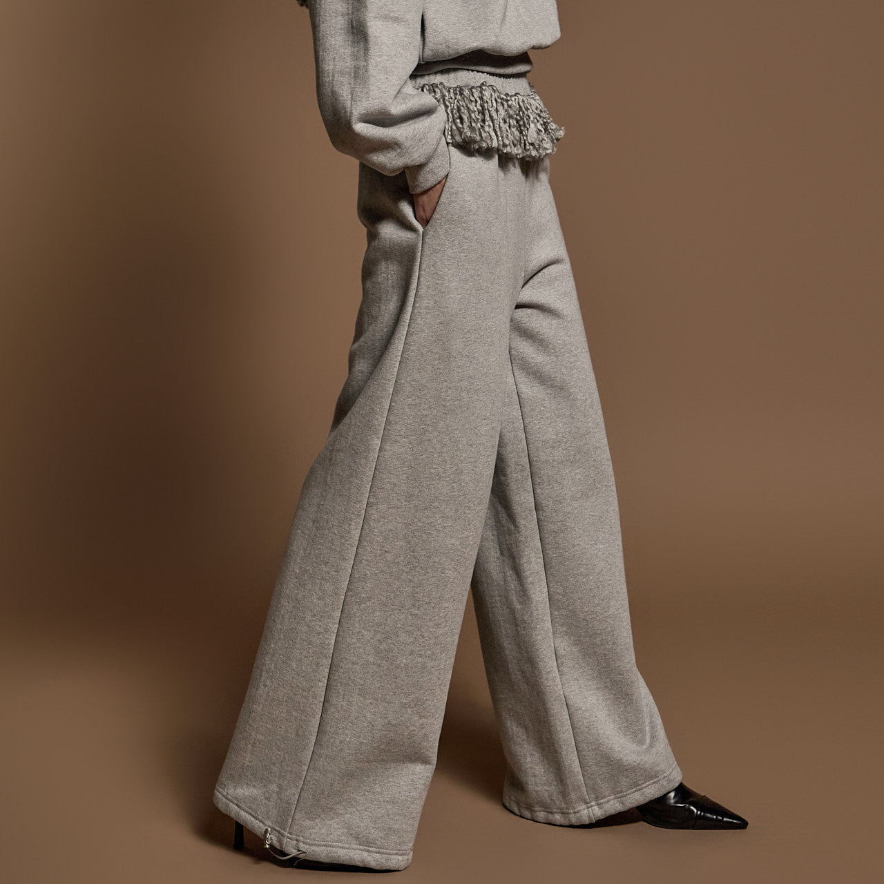 P3357 タッセルフリース裏地スウェットパンツ
