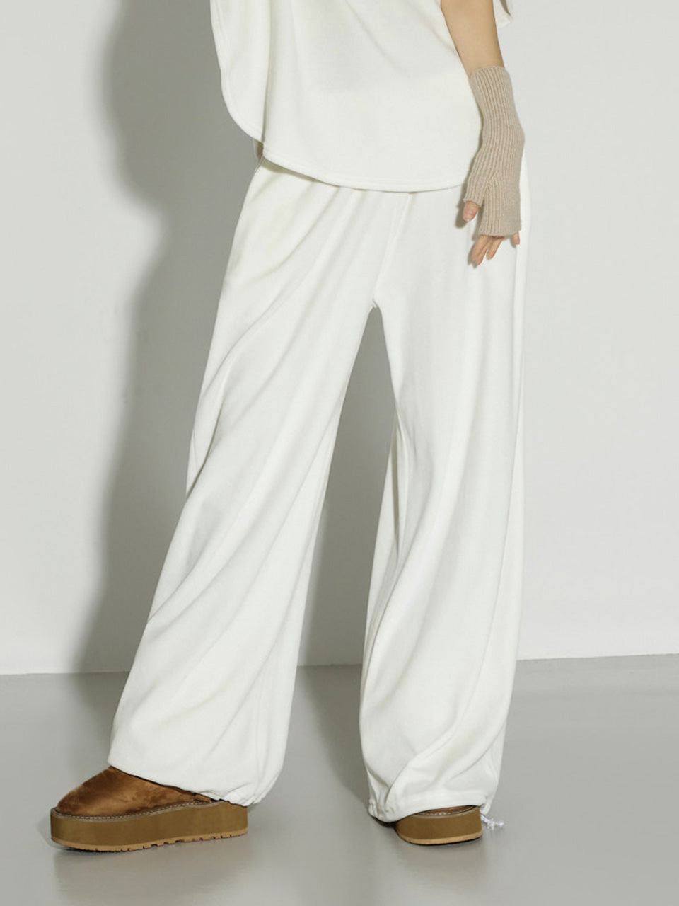 P3696 Velvet Sweat Pants