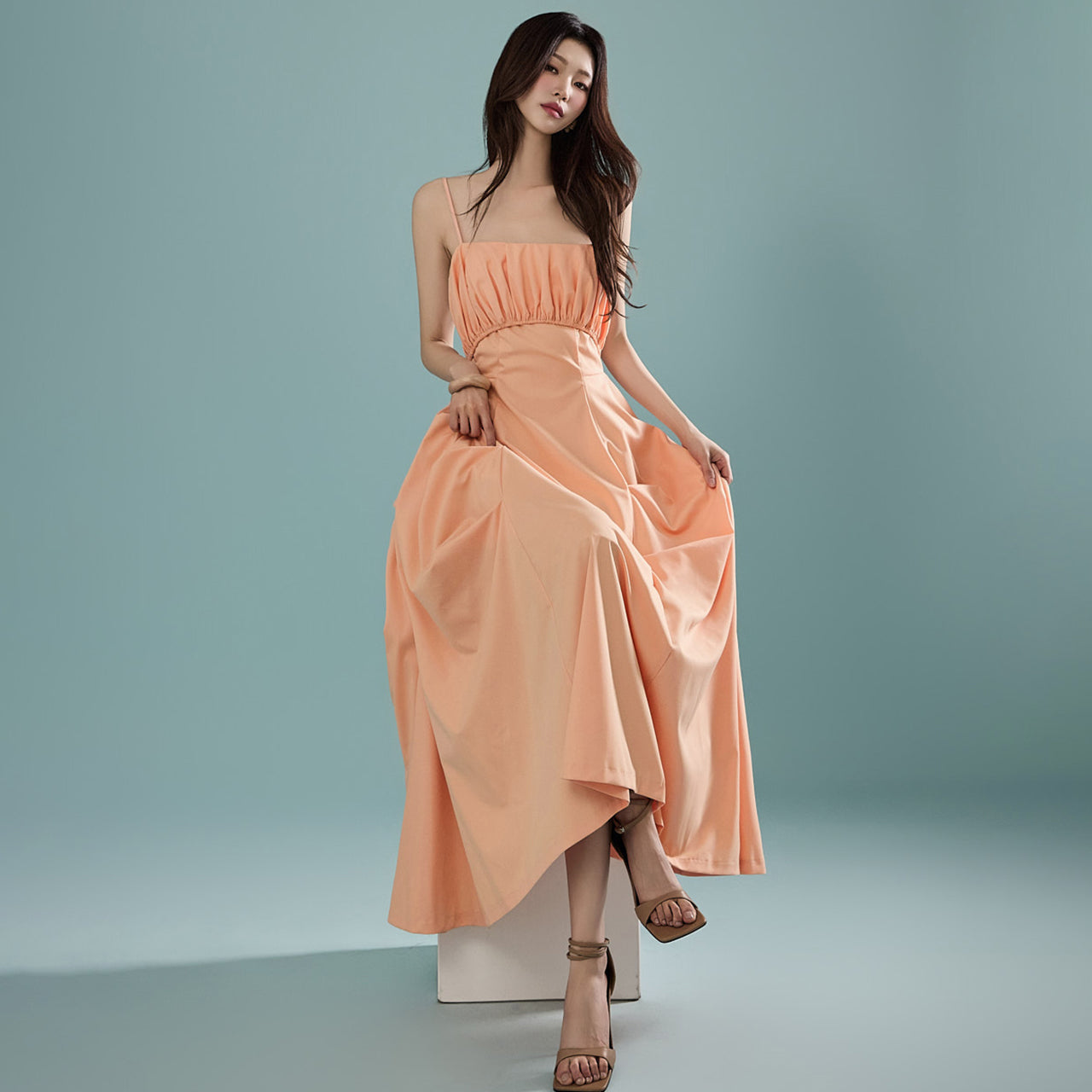 D9484 シャーリングドレス