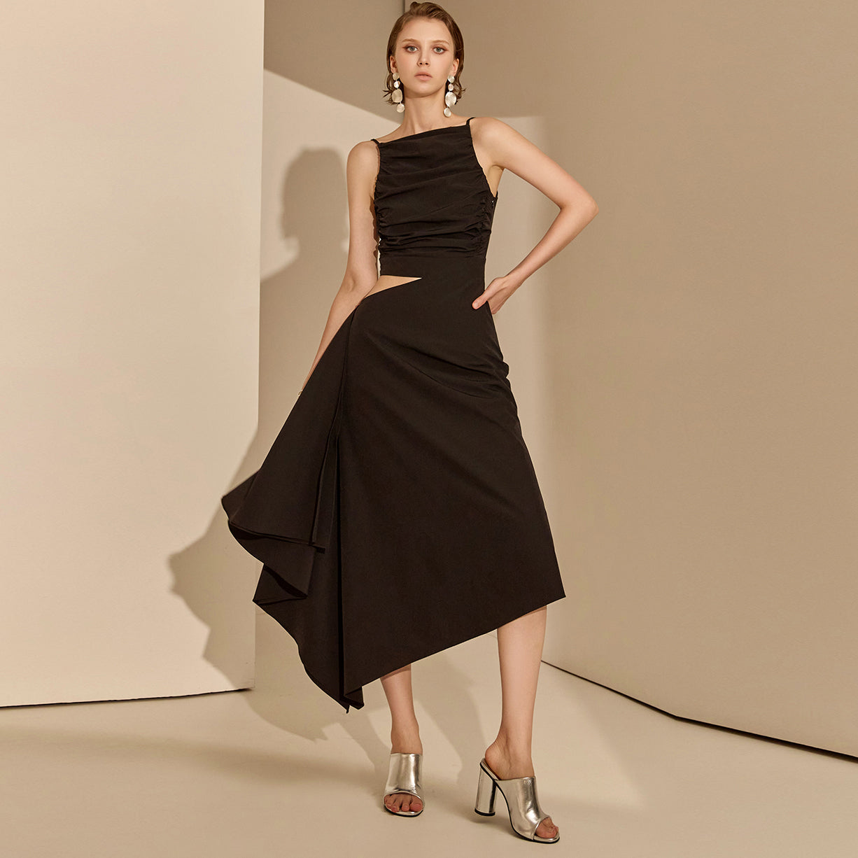 D9447 カットアウトアシンメトリードレス