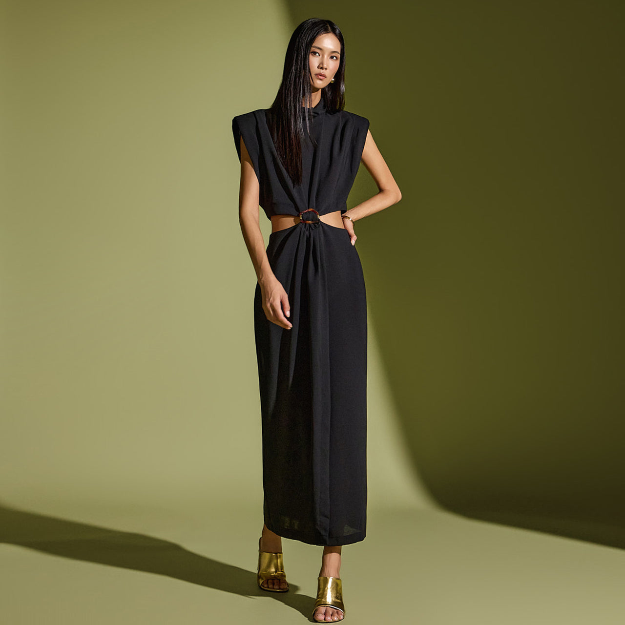 D5076 カットアウトドレス