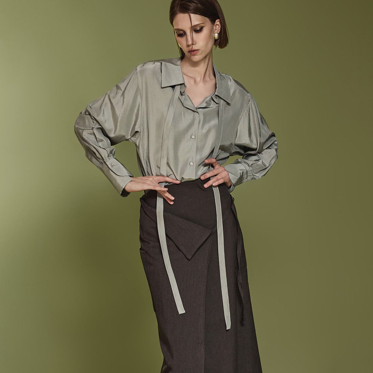 B3006 ストラップシャツブラウス