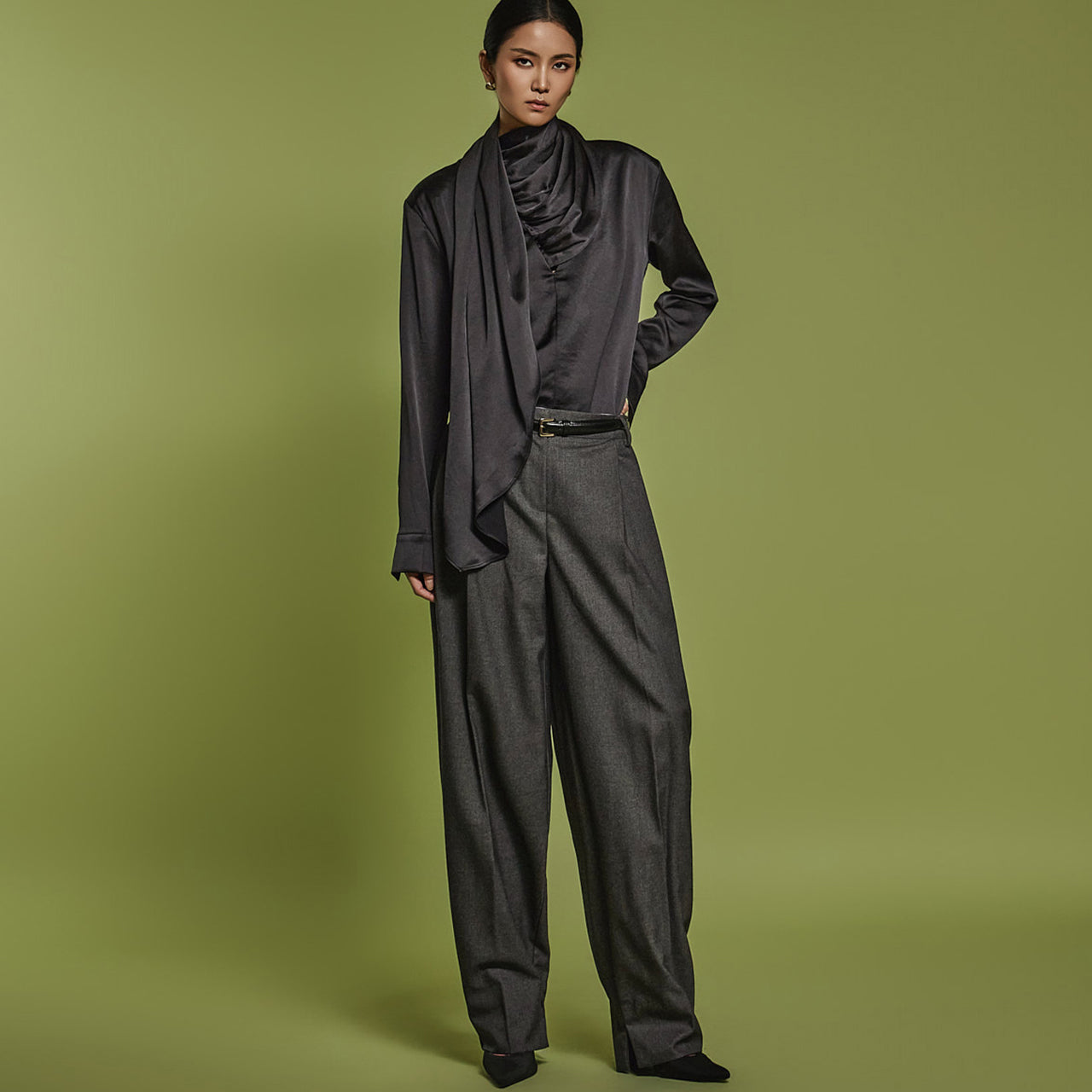 B3019 スカーフシャーリングブラウス