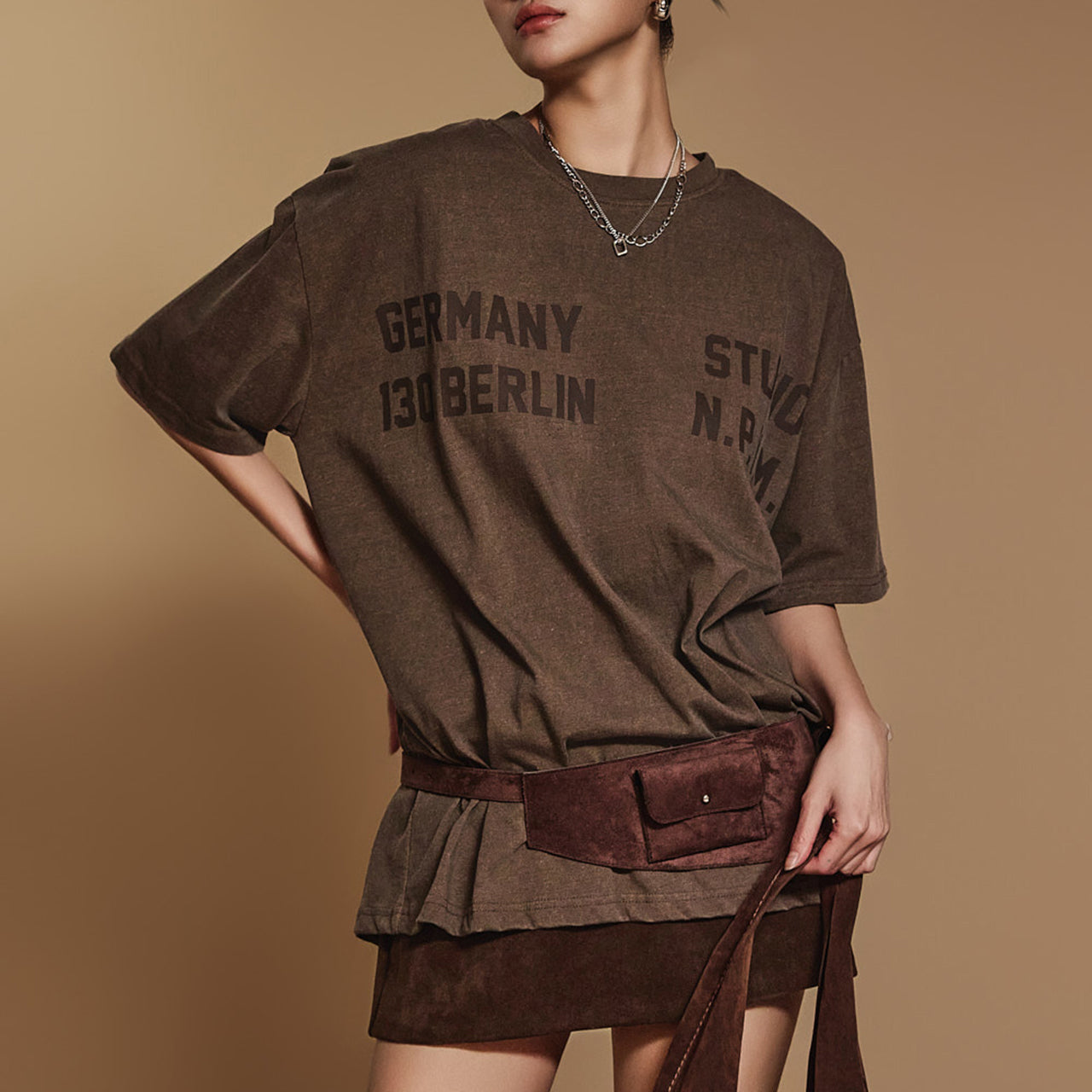 E3547 テキストショルダーパッドTシャツ