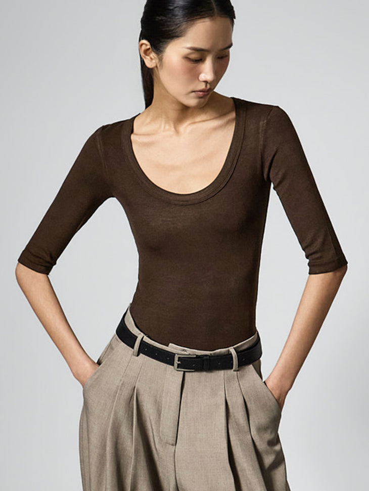 E4118 Slim U-Neck Top
