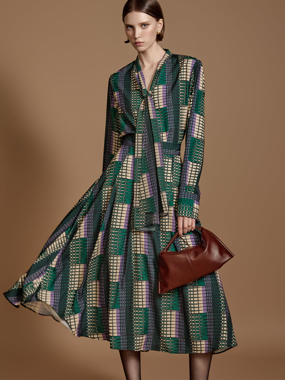 B3007 围巾图案衬衫