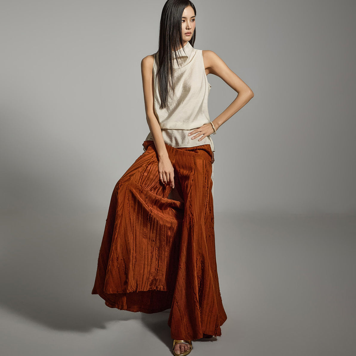 B3066 ストラップ付きノースリーブブラウス