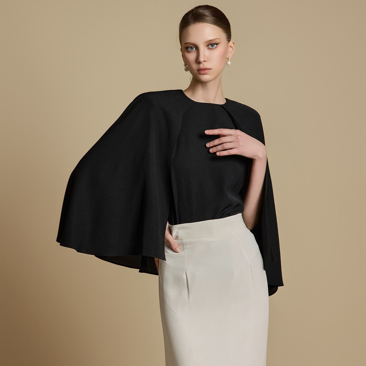 B3070 ケープブラウス