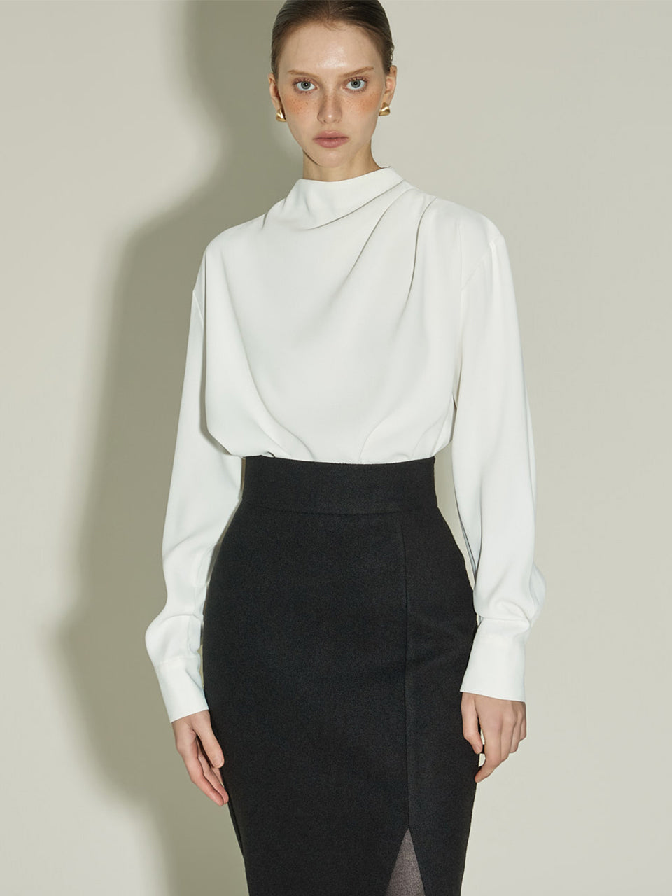 B3149 High-Neck Blouse