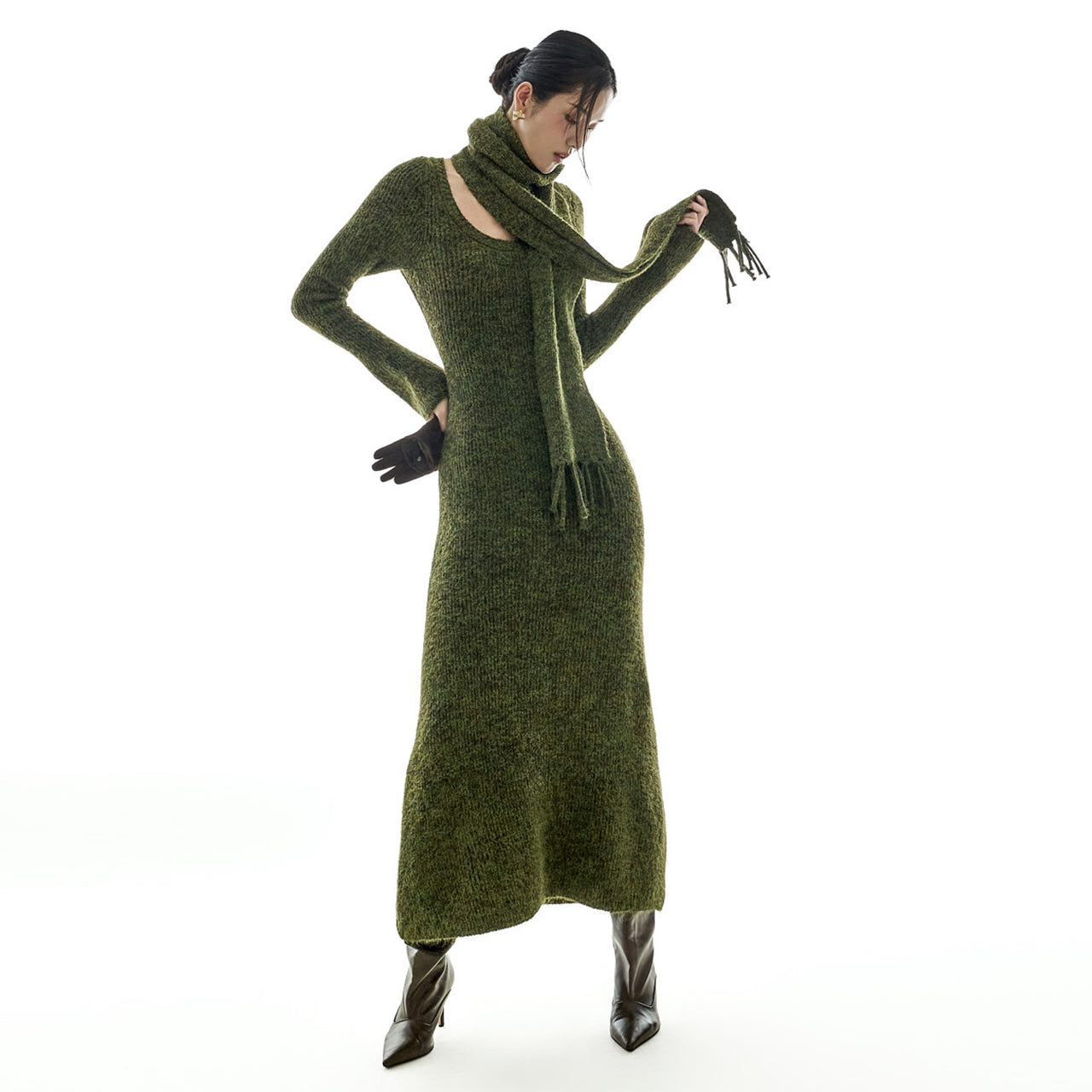 D5423 Knit Dress with Muffler