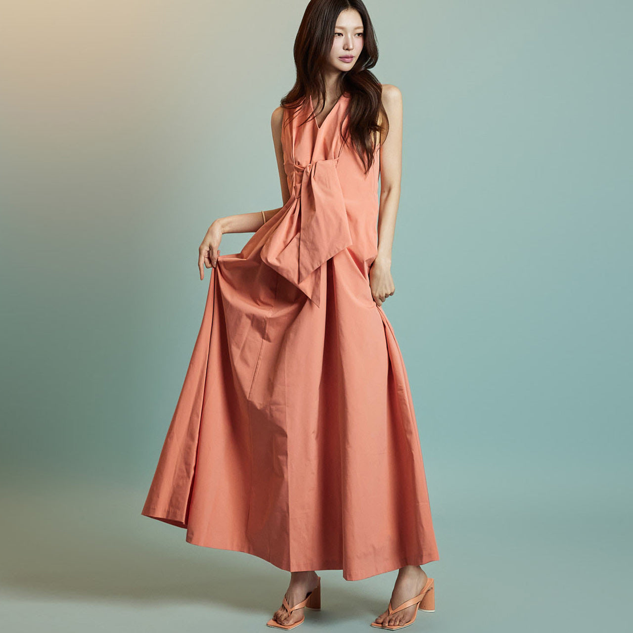 D9488 带肩带连衣裙