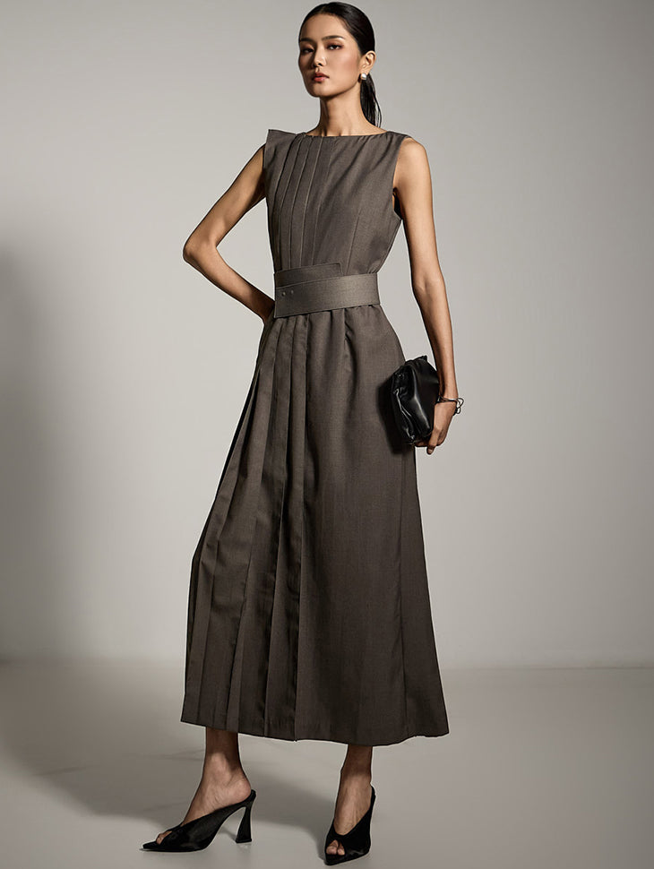 D9544 带腰带的褶皱连衣裙