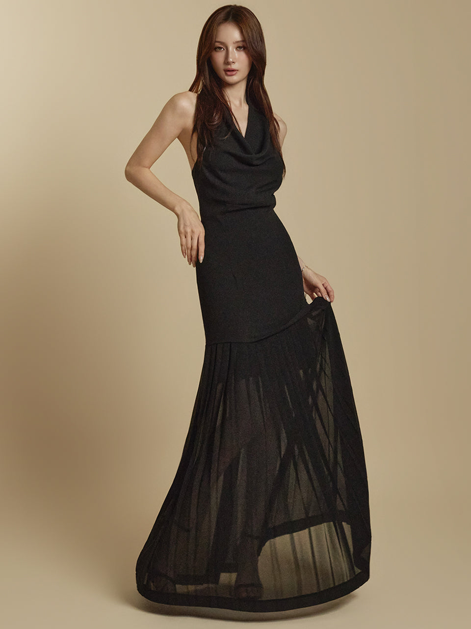 D9547 Halterneck Pleats Dress