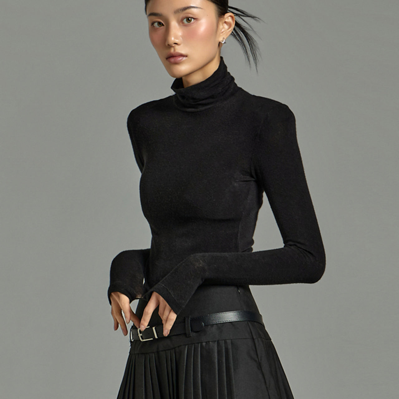 E2817 ロールネック パッド入りトップ