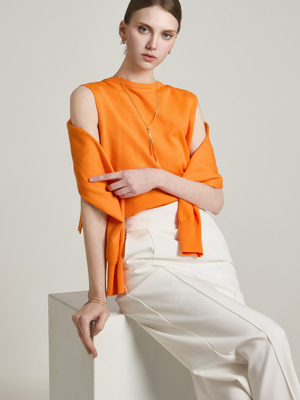 E3694 ショール付きノースリーブニット