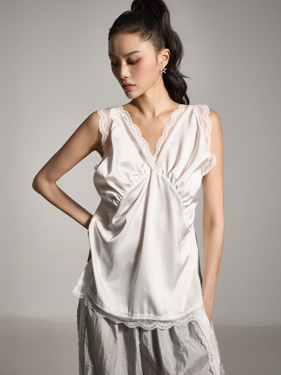 E3828 Lace Sleeveless Top