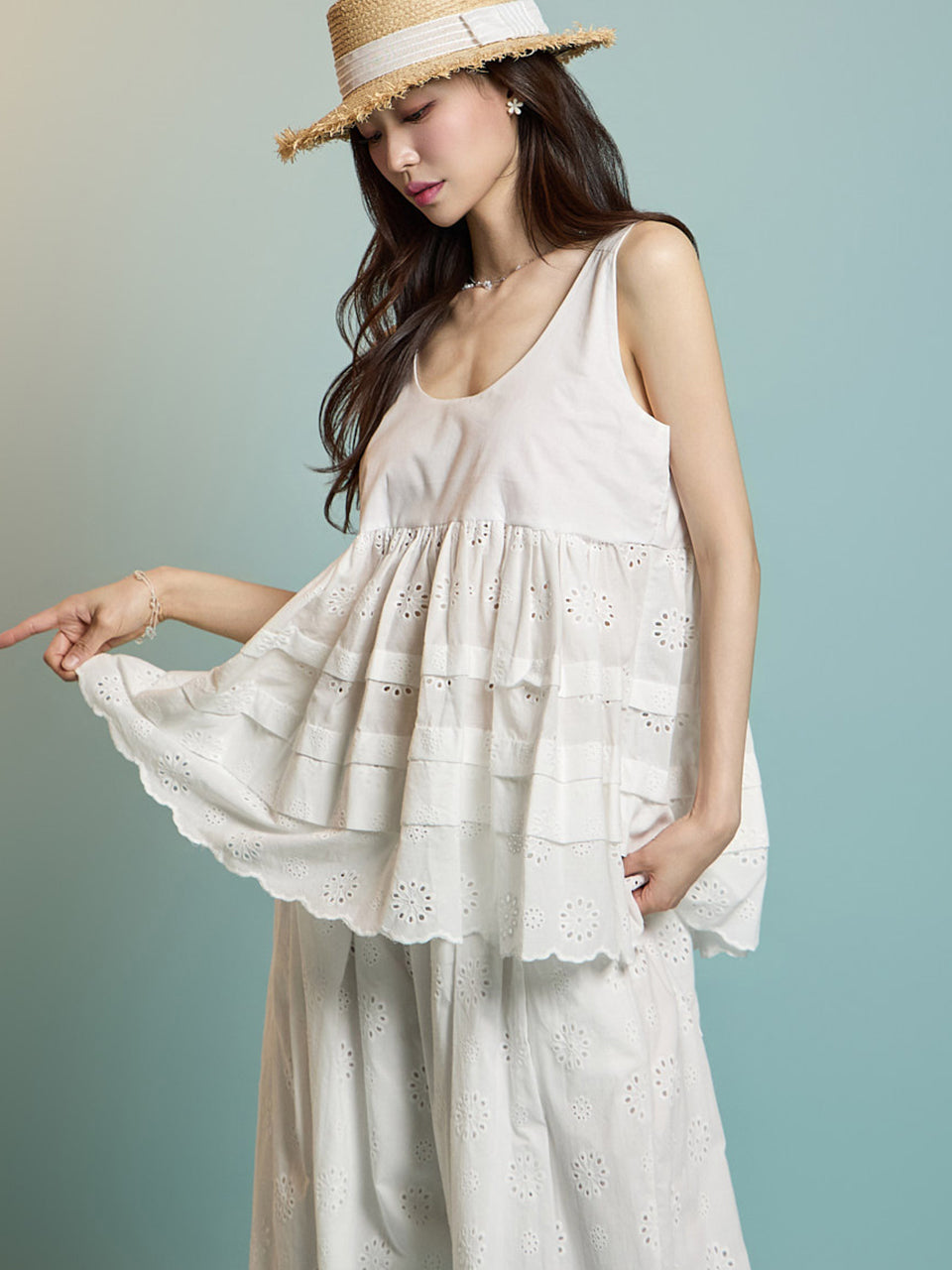E3842 Eyelet Sleeveless Top