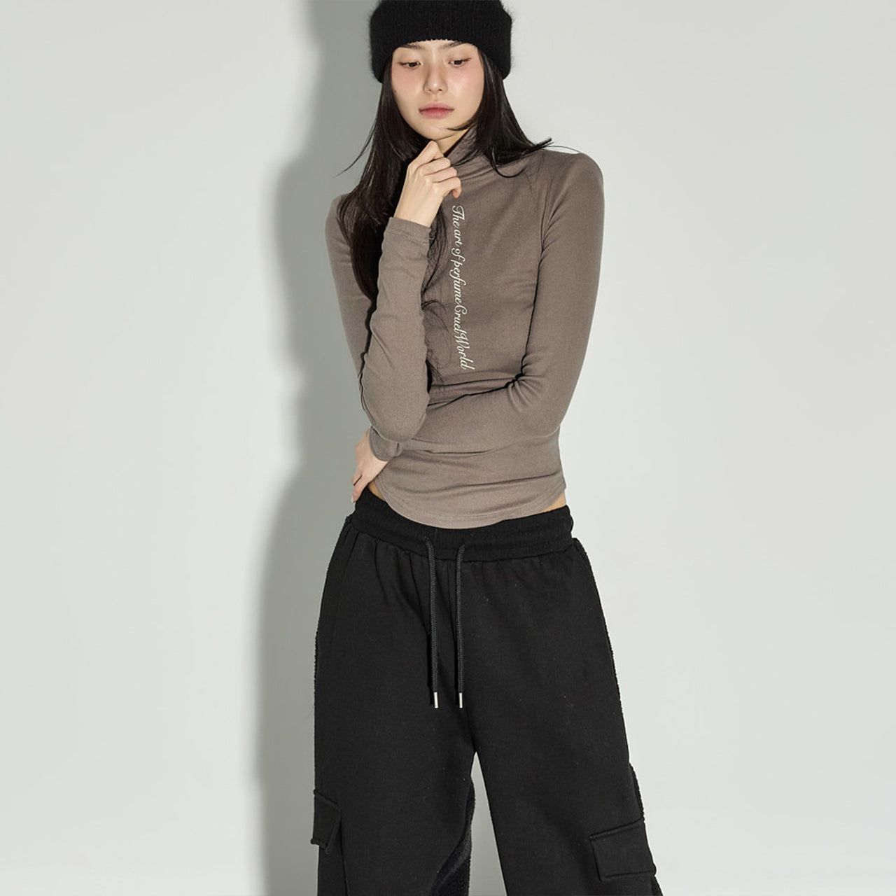 E4102 Lettering Turtleneck Top