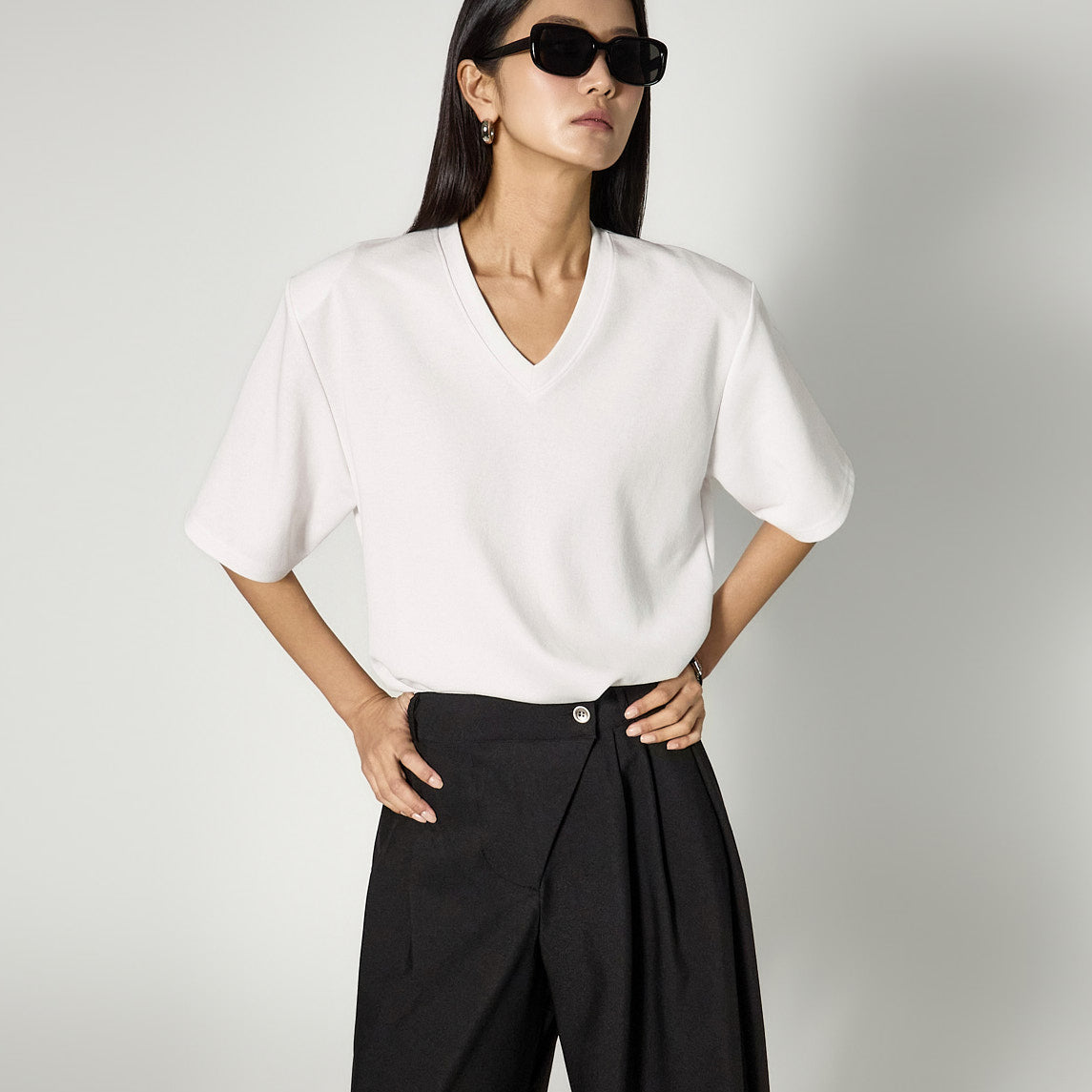 E4156 Vネックパッド入りトップス