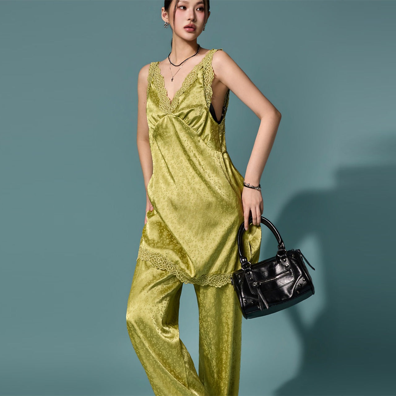 E4352 Satin Lace Sleeveless Top