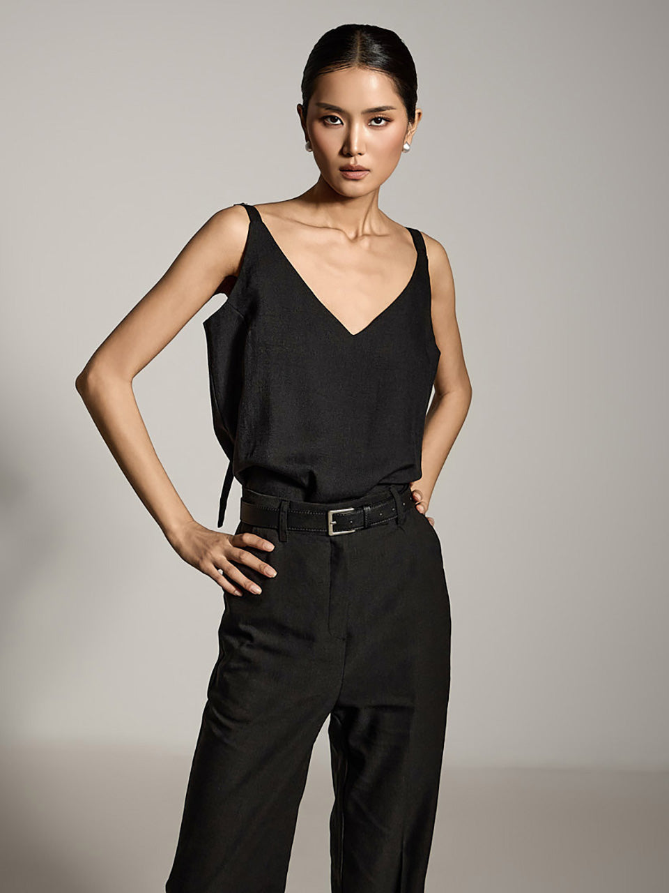 E9032 V-neck Sleeveless top