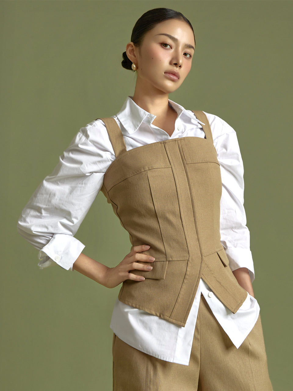 E9033 方形无袖上衣