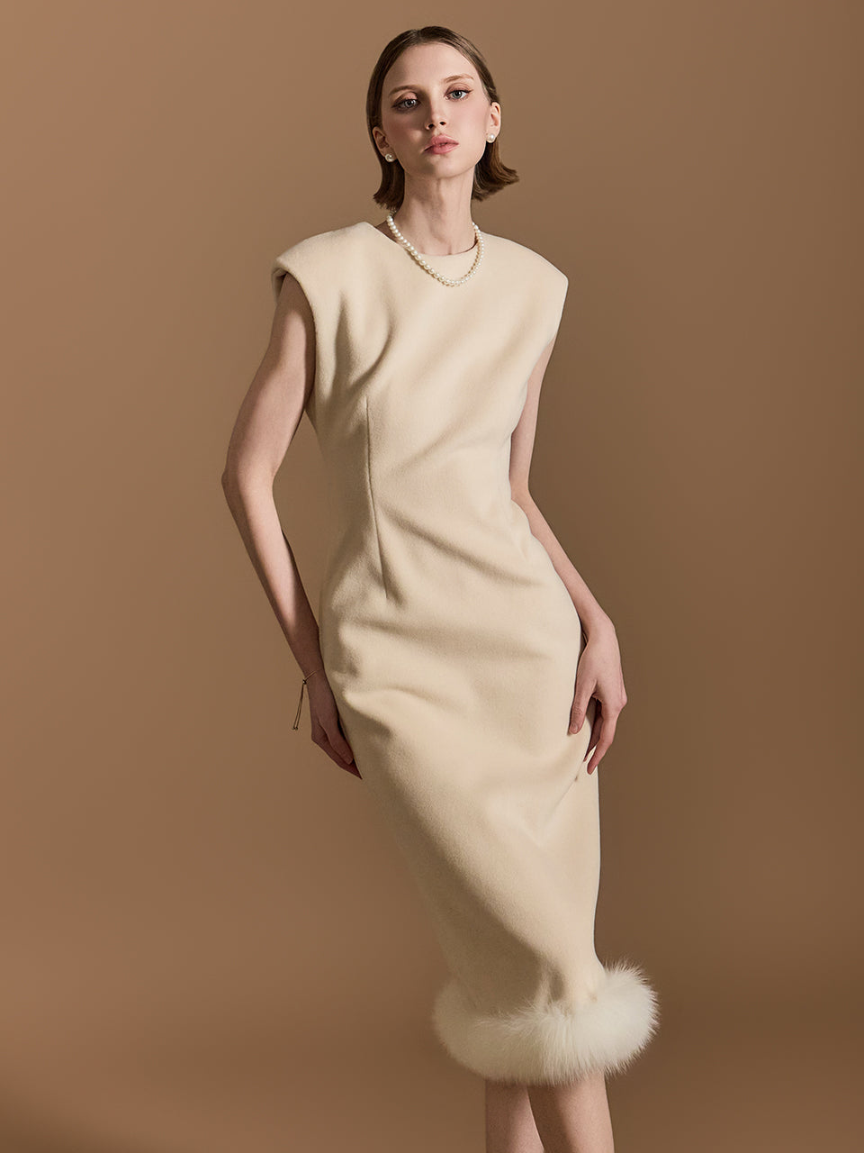 D5158 ファーノースリーブドレス