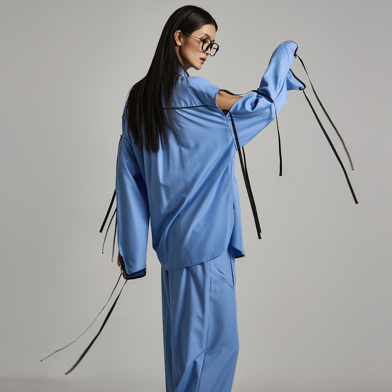 MBD24O2S001 ストラップトリムシャツ