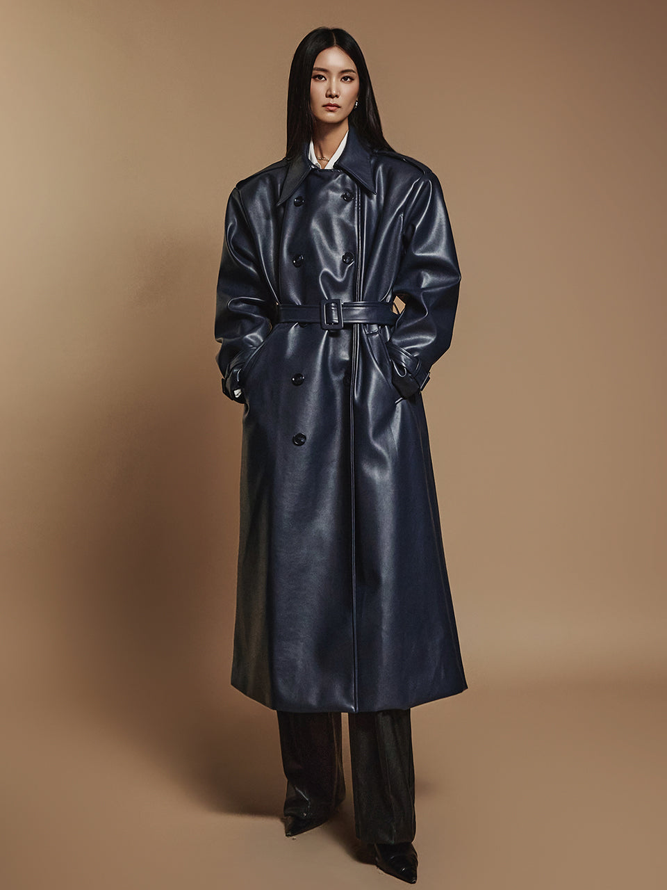 J2413 带腰带皮革风衣