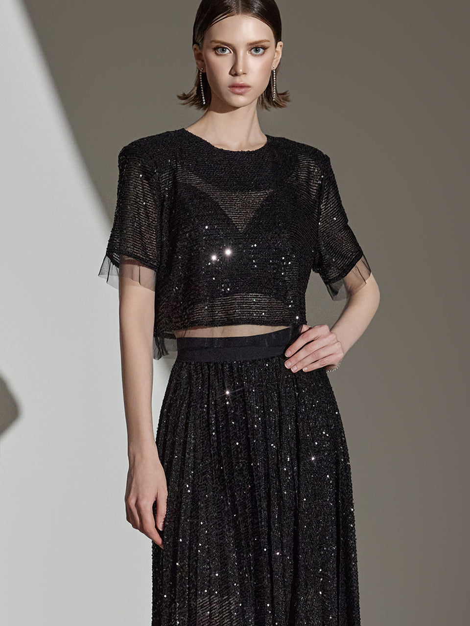 B2957 スパングルブラウス