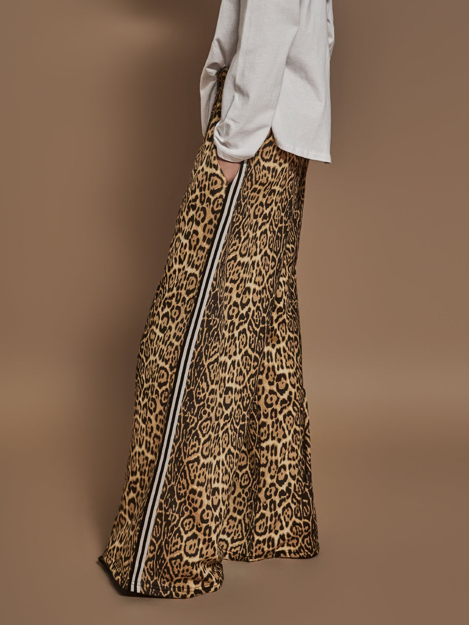 P3306 豹纹图案运动裤