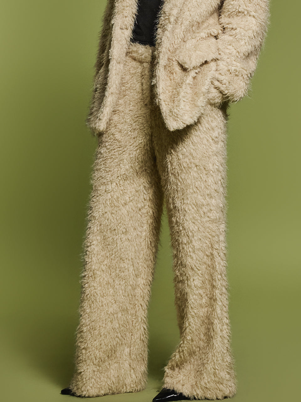 P3324 フェイクファーパンツ
