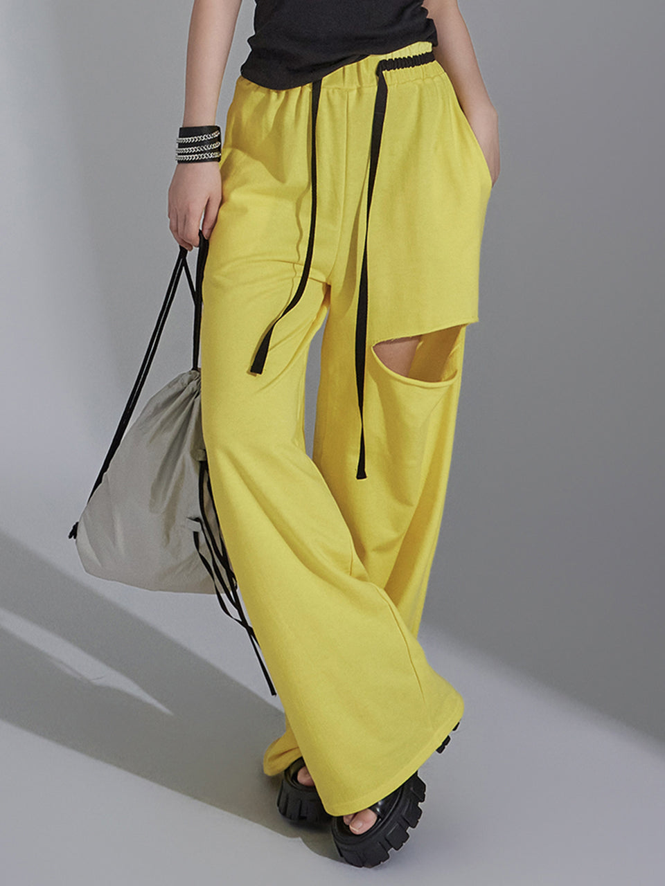 P3108 スリットパンツ