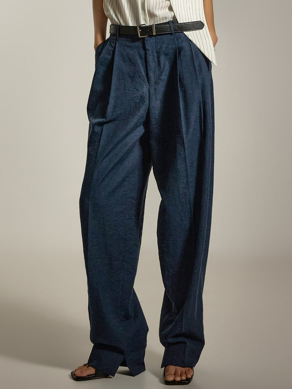 P3517 Pintuck Slit Pants