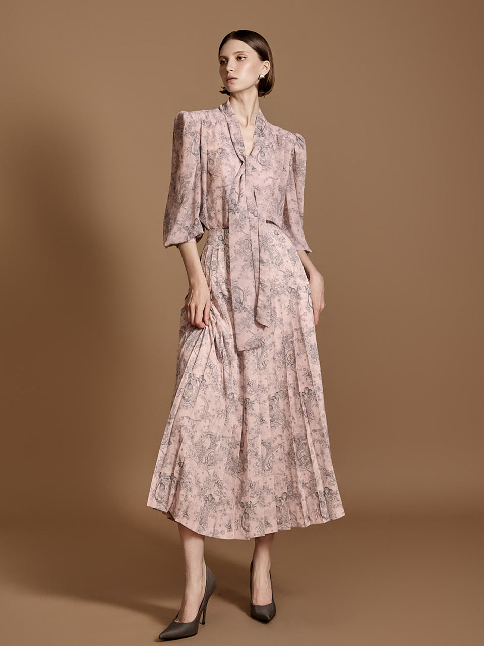 TP1951 图案衬衫和裙子套装