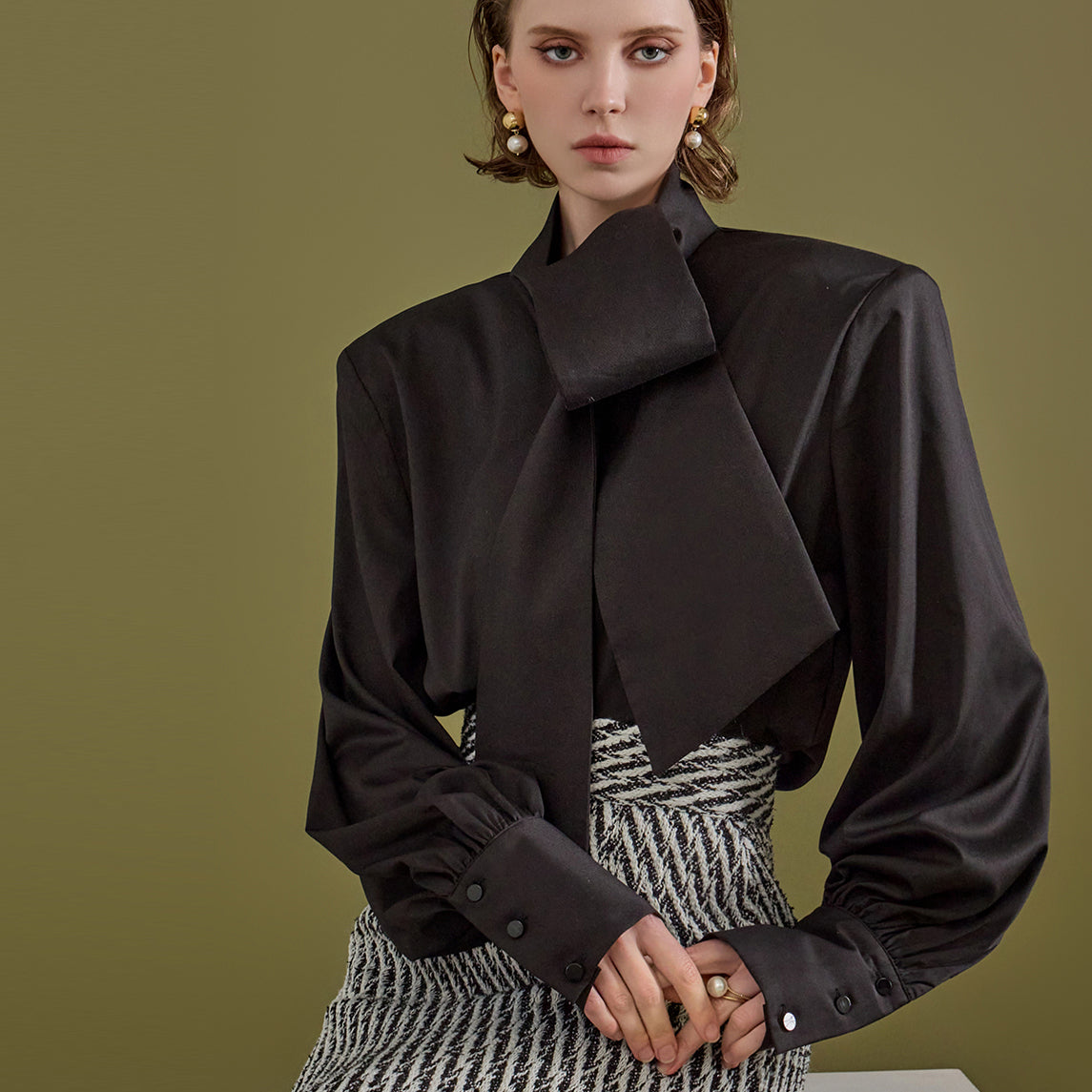 B9171 グロッシータイブラウス