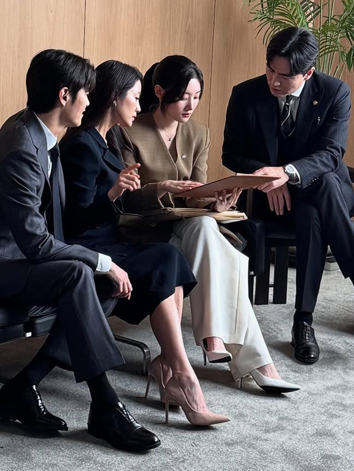 DINT CELEB<br><br>JEONG CHAEYEON <br><br>J2672