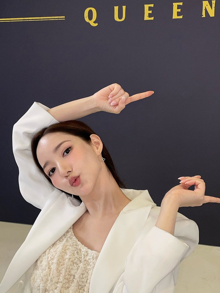 DINT CELEB <br><br>PAK MINYEONG<br><br>J2436