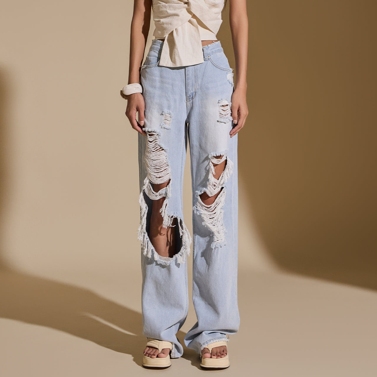 PJ528 Distressed Jeans