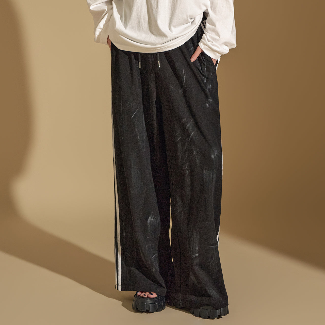 P3236 Paint Textured Pants