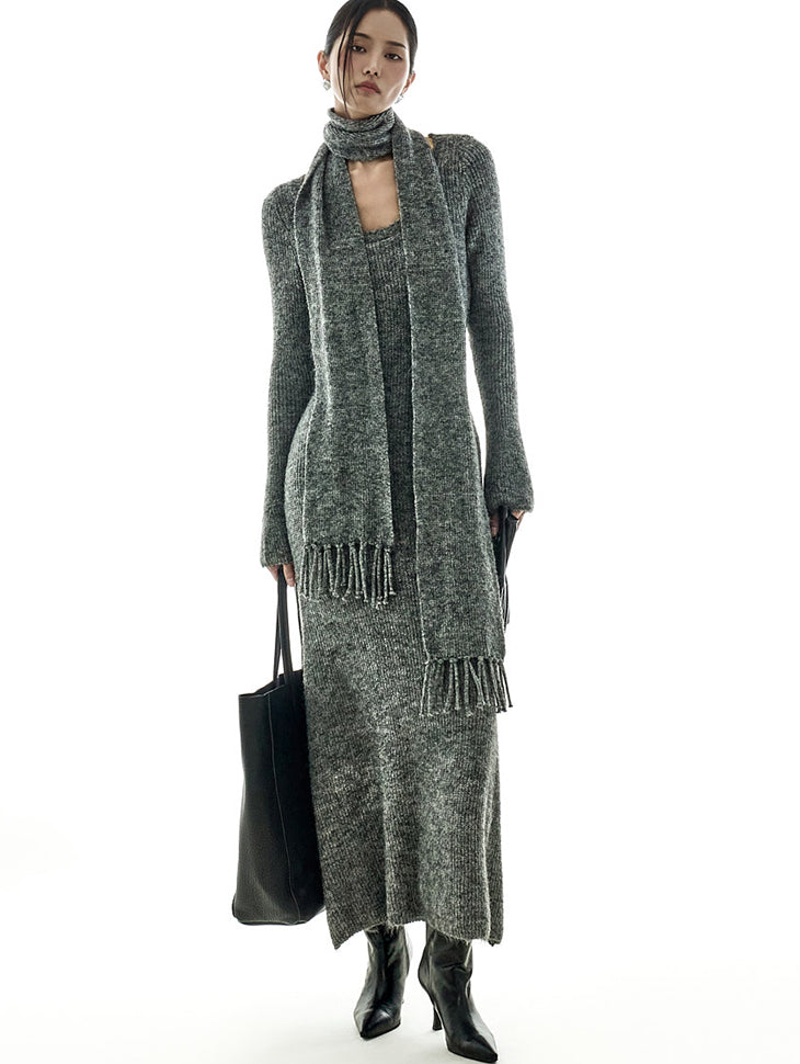 D5423 Knit Dress with Muffler