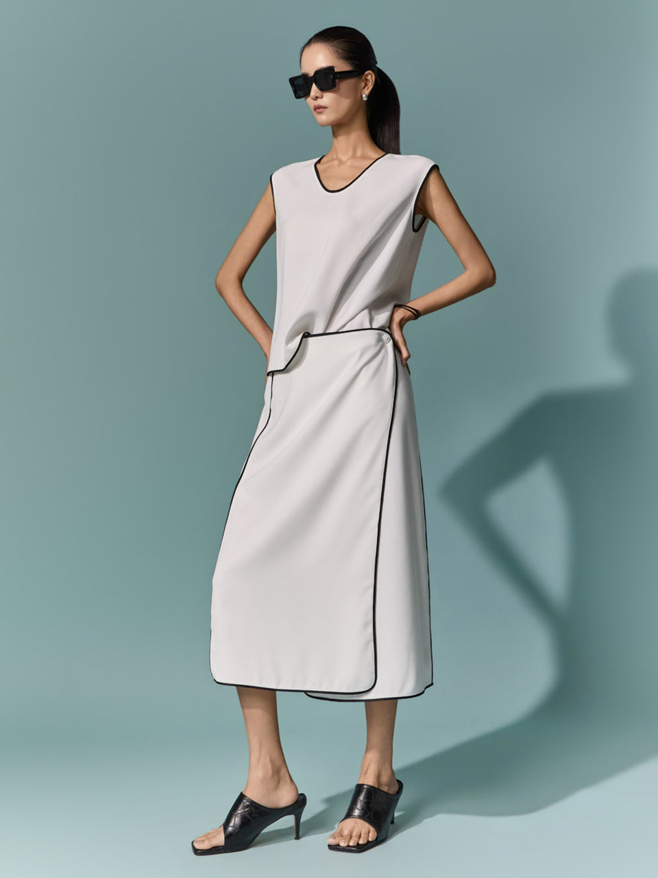 D5682 Contrast Line Two-Piece Set