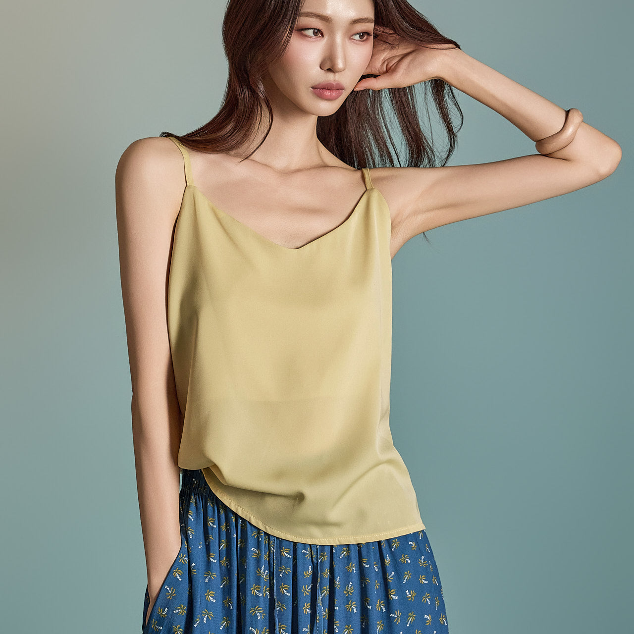 E2205 Basic V-neck Sleeveless