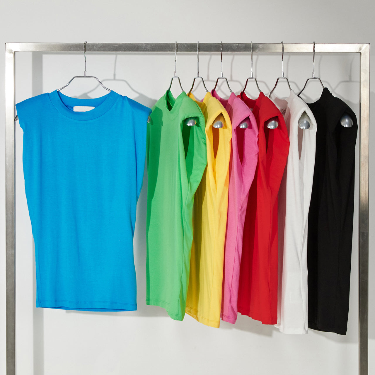 E3453 Sleeveless Top With Built-in Cap