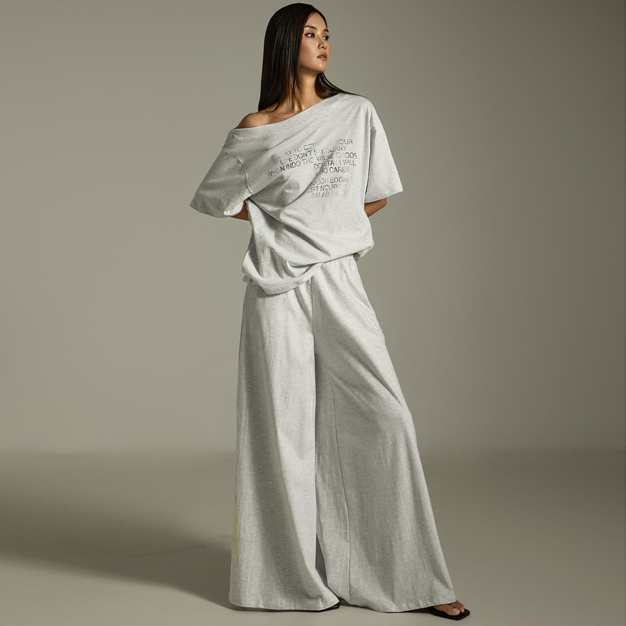 P3599 宽版运动裤