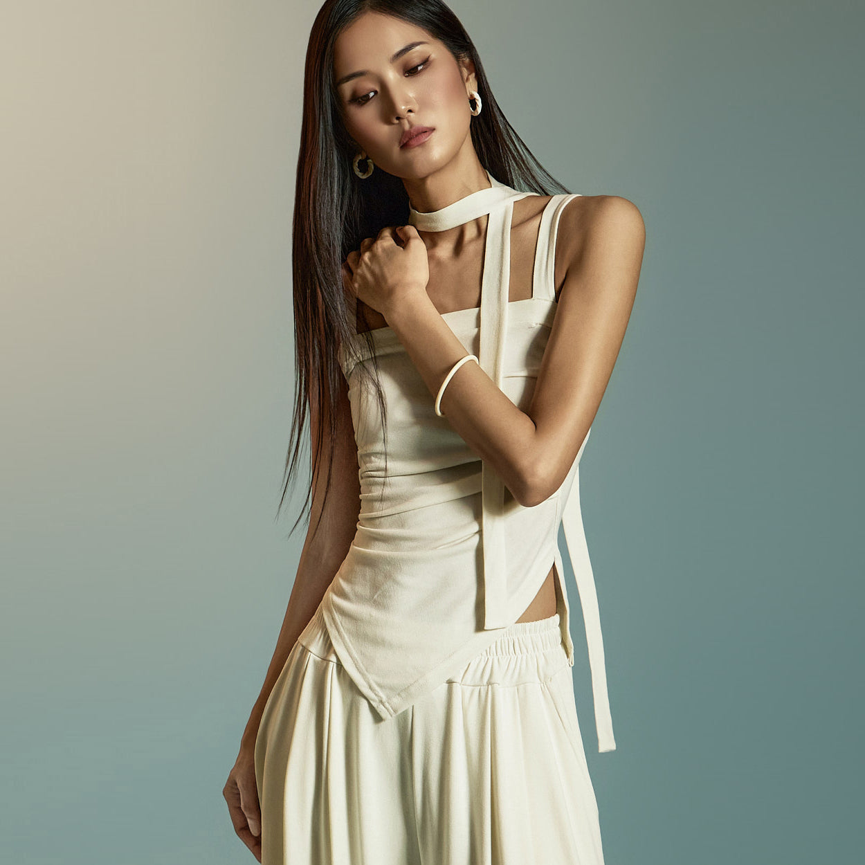 E3904 Sleeveless Top with Strap